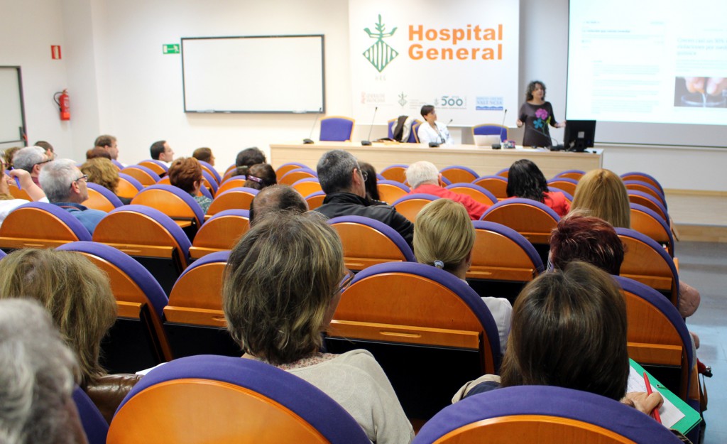 Publico conferencia contra violencia de genero