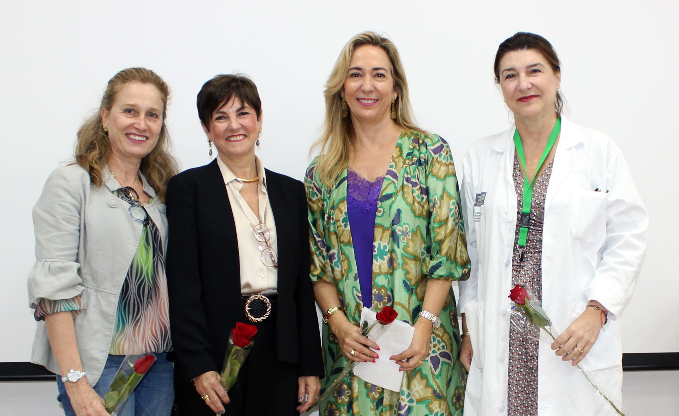 La directora general de Información Sanitaria, Calidad y Evaluación, Julia Calabuig, ha inaugurado el evento junto a las gerentes de los departamentos que forman la ASI Valencia-Oeste, Goitzane Marcaida, Beatriz Gómez, y Eva Robles