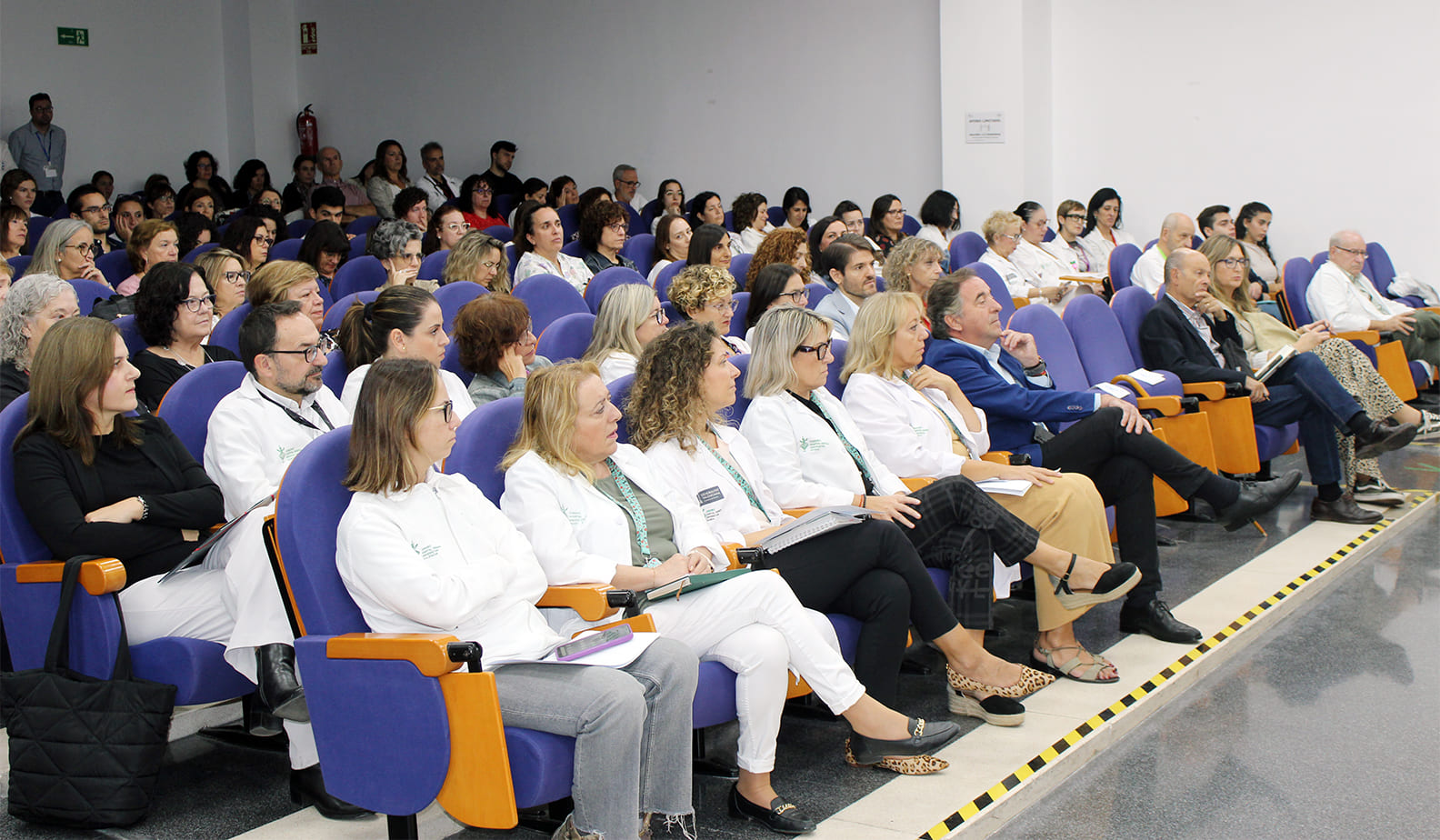 Profesionales asistentes a la I Jornada de Humanización del Hospital General de Valencia