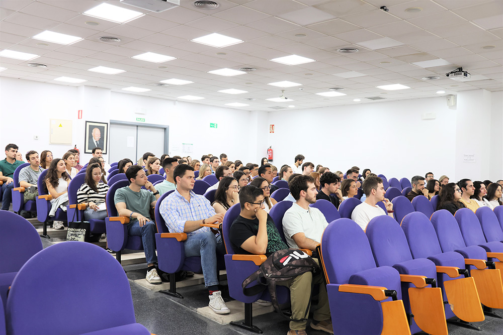 Acto de bienvenida a los nuevos residentes de 2025