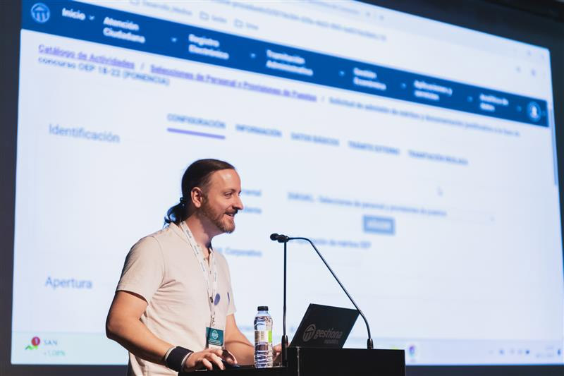 Emilio Rovira gana el premio a la mejor ponencia del III Encuentro de Gestiona