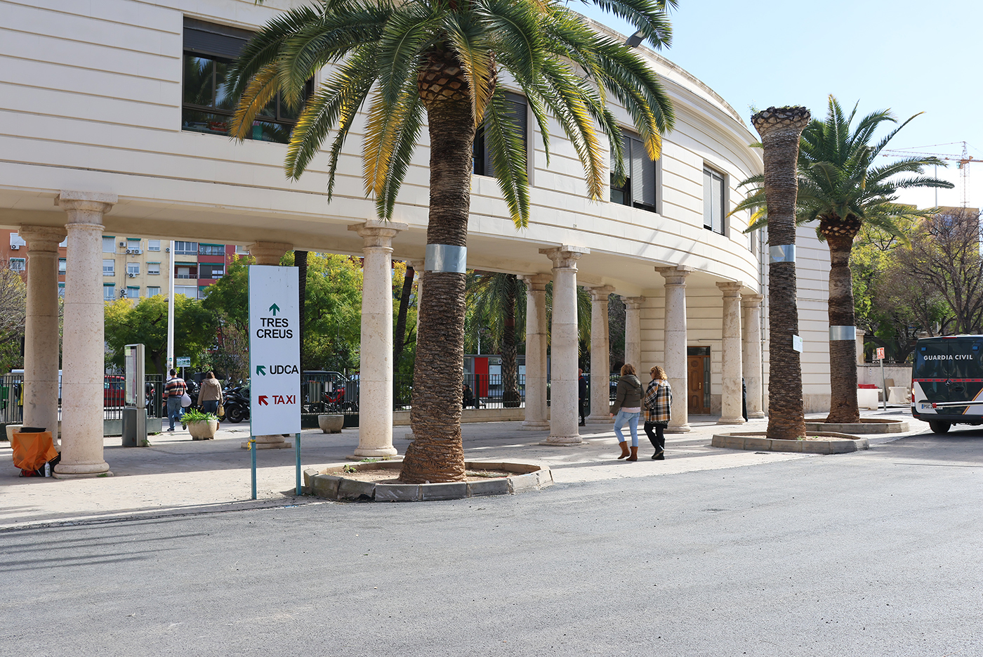 Acaban las obras de asfaltado dentro del recinto del hospital General